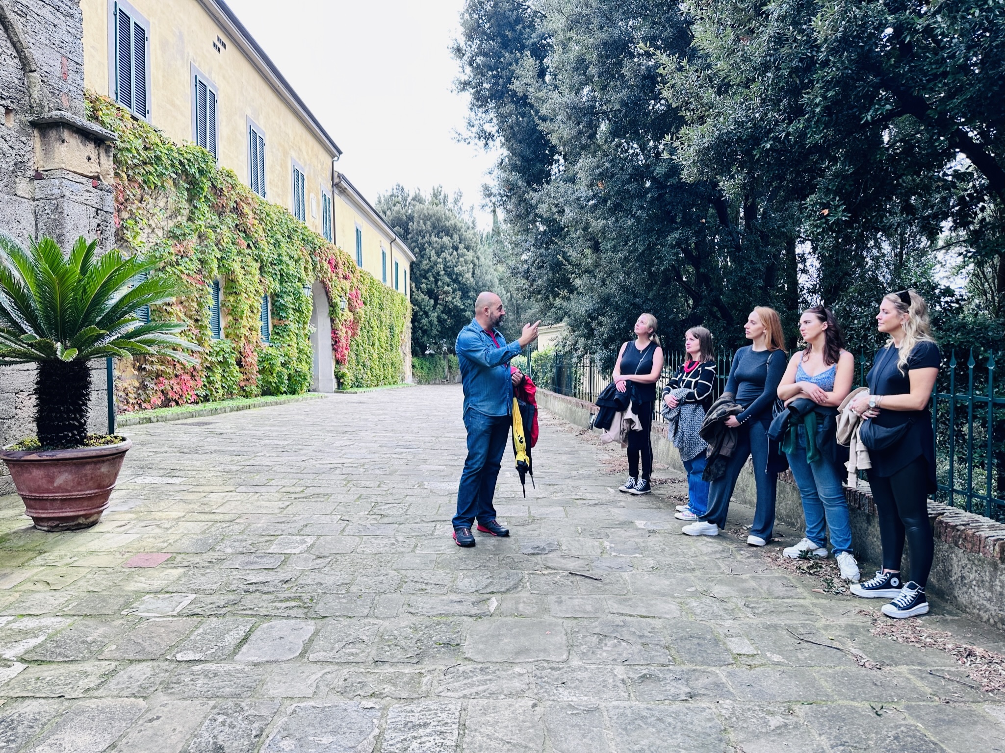 flourish retreats tuscany group excursion